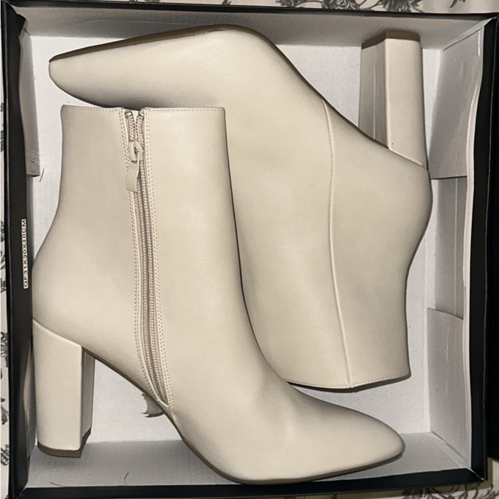 Windsor Cream Heeled Boots